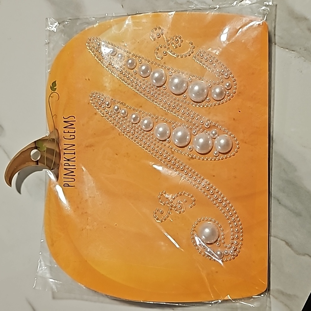 Pearl Letter M Pumpkin Gem - Picture 1 of 3